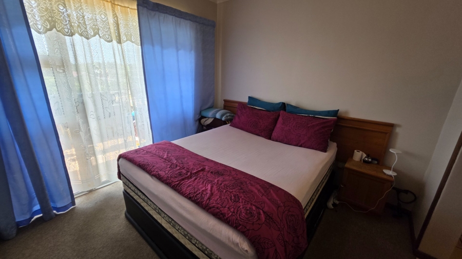 2 Bedroom Property for Sale in Heiderand Western Cape